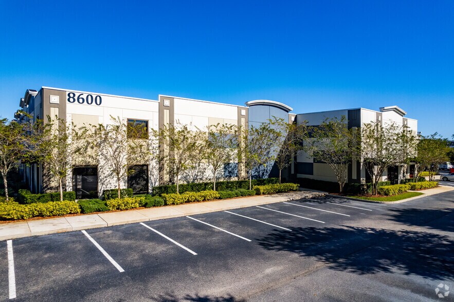 8600 Commodity Cir, Orlando, FL à louer - Photo principale – Image 2 sur 9