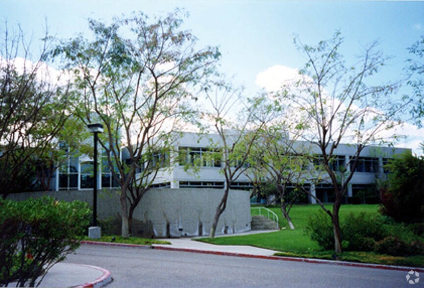 2900 N Madera Rd, Simi Valley, CA à louer - Photo de l’immeuble – Image 2 sur 19