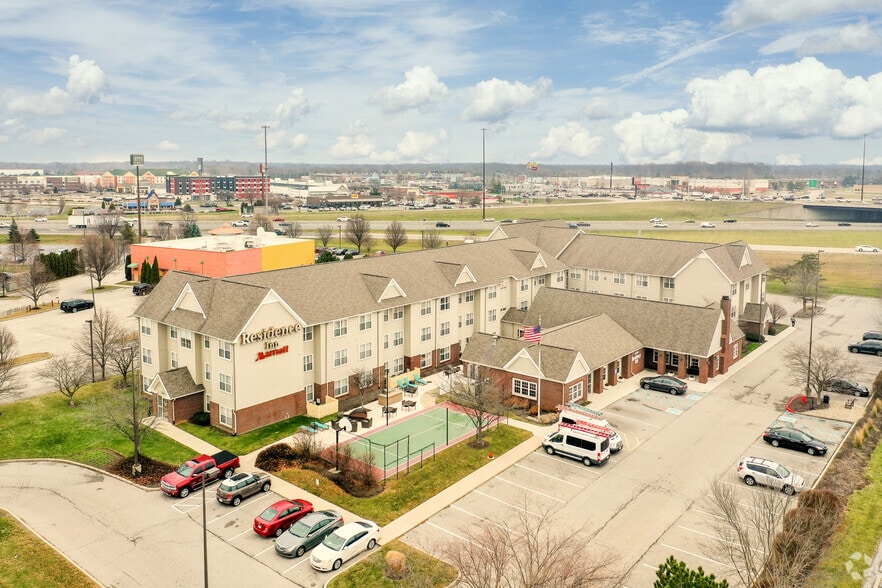 9765 Crosspoint Blvd, Indianapolis, IN à vendre - Photo principale – Image 1 sur 23