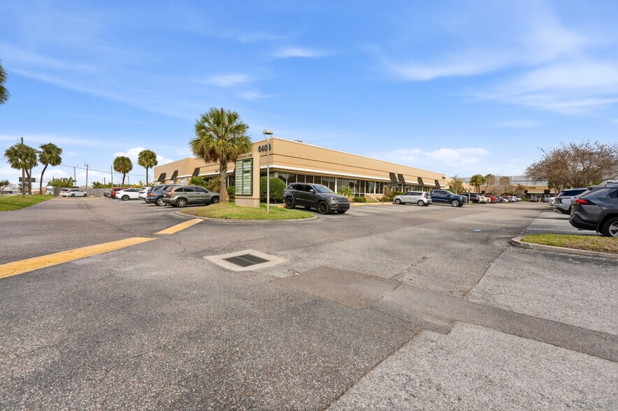 5404 Hoover Blvd, Tampa, FL à vendre - Photo de l’immeuble – Image 3 sur 11
