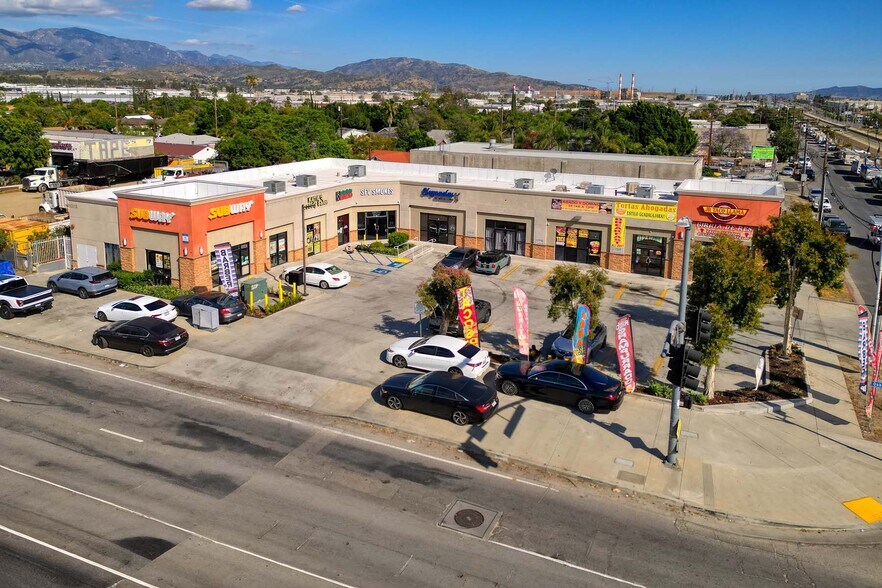 10118 San Fernando Rd, Pacoima, CA à vendre - Photo de l’immeuble – Image 1 sur 8