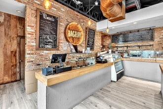 3693 SW 22nd Ter, Miami, FL à louer Photo intérieure– Image 1 sur 65