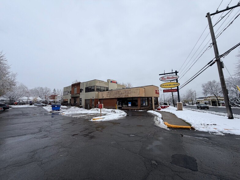 7700-7760 Boul Henri-Bourassa, Québec, QC à louer - Photo de l’immeuble – Image 2 sur 2