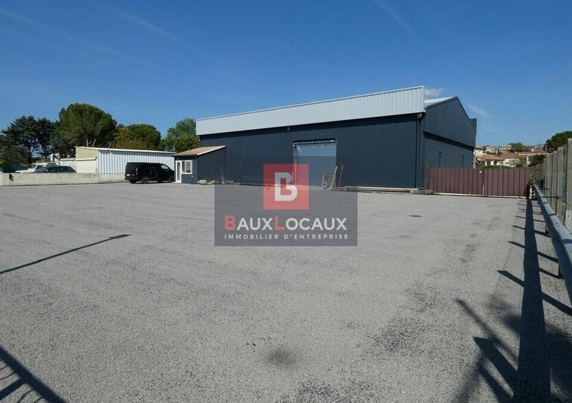Local d’activités dans Saint-Hilaire-de-Brethmas à louer - Photo de l’immeuble – Image 2 sur 6