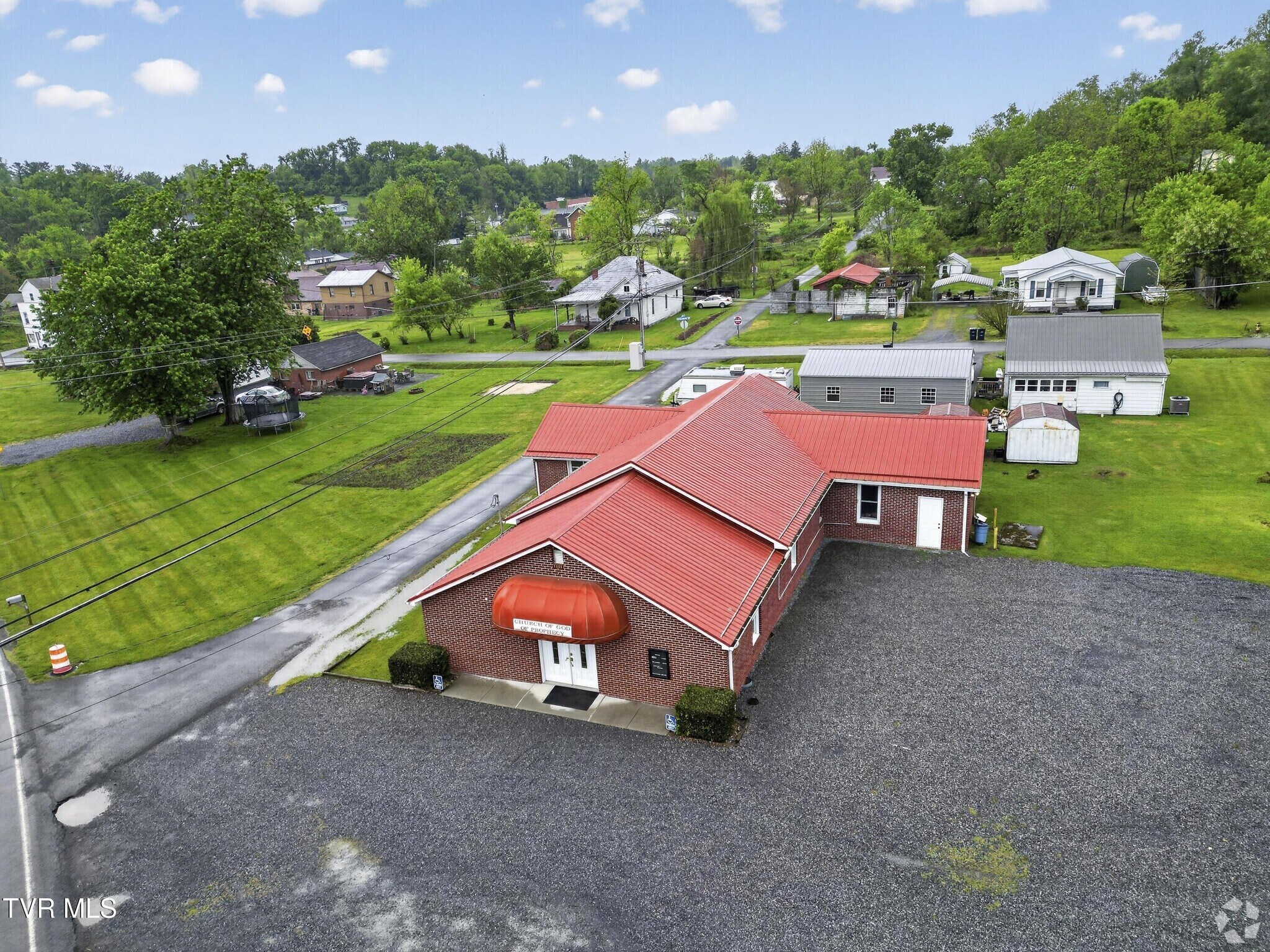 302 Crescent Dr, Glade Spring, VA à vendre Photo principale– Image 1 sur 20