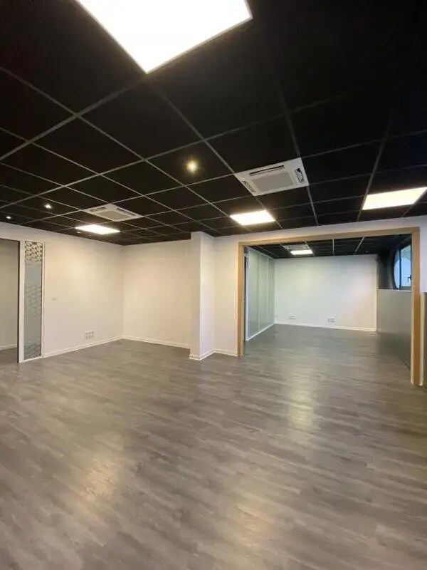 250 Rue Hélène Boucher, Rillieux-la-Pape, RHO 69140 -  -  - Photo intérieure - Image 1 of 5