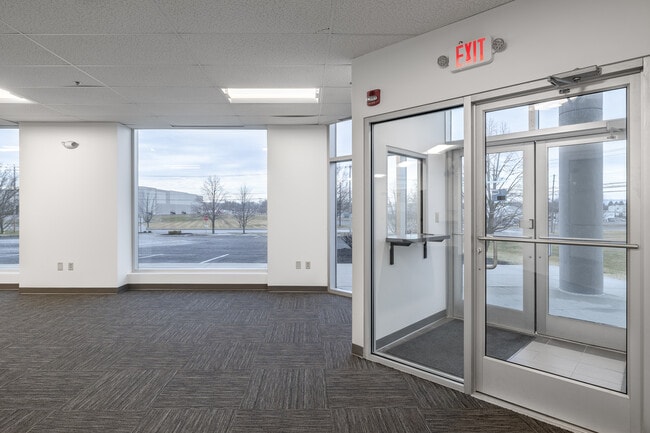 Plus de détails pour 1 S Shearer Dr, Carlisle, PA - Industriel/Logistique à louer