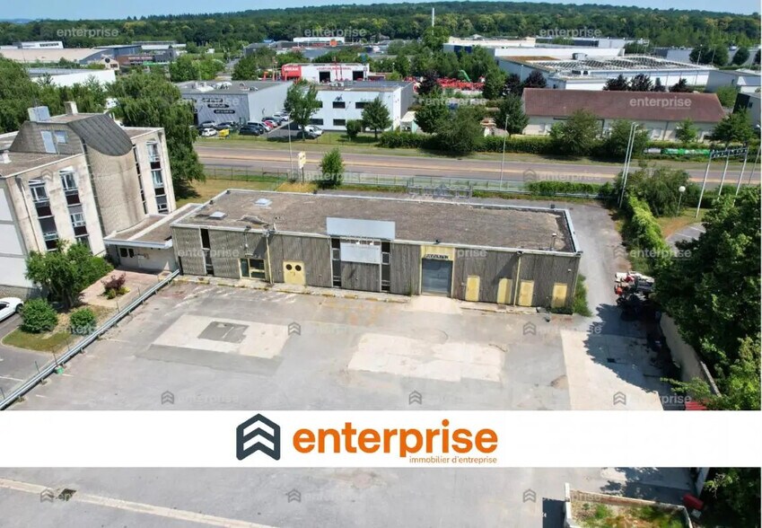 Local commercial dans Creil à louer - Photo de l’immeuble – Image 1 sur 6