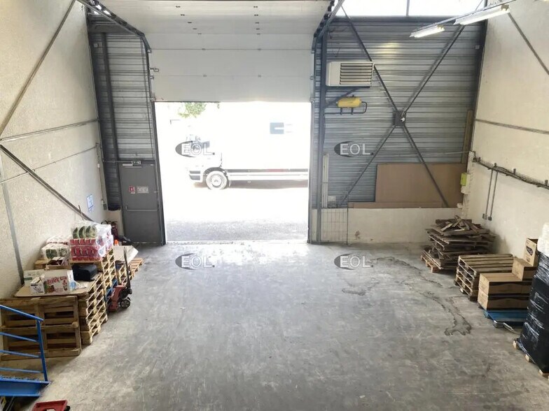 Local d’activités dans Brignais à louer - Photo de l’immeuble – Image 2 sur 11