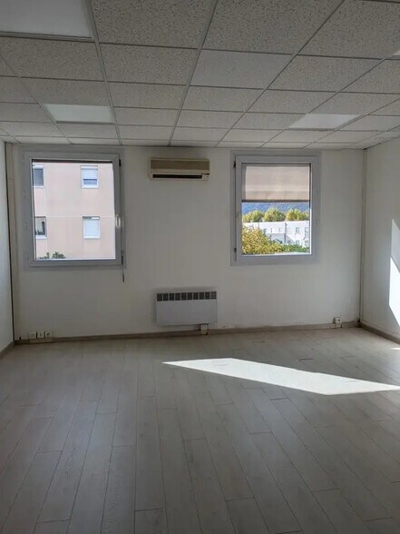 Bureau dans Grenoble à vendre - Photo intérieure – Image 2 sur 8