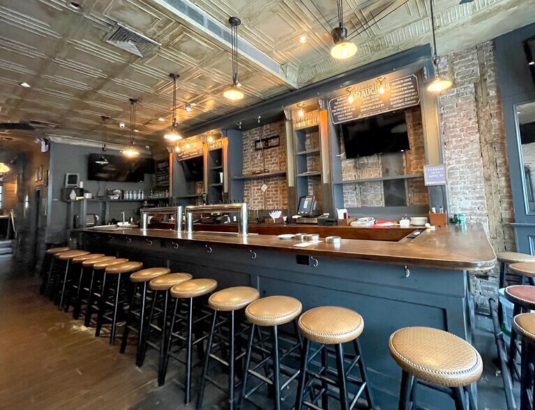 785 Ninth Ave, New York, NY à louer - Photo de l’immeuble – Image 2 sur 9