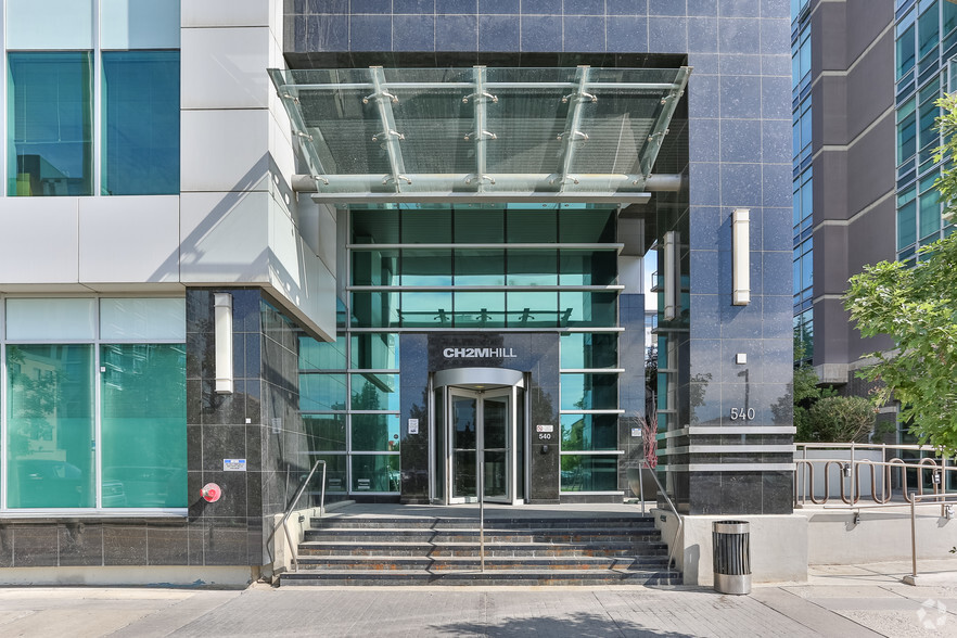 540 12th Ave SW, Calgary, AB à louer - Photo de l’immeuble – Image 3 sur 7