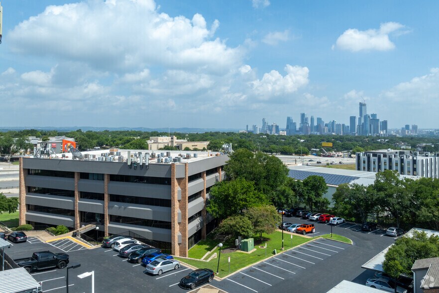2211 IH-35 S, Austin, TX à louer - Photo de l’immeuble – Image 2 sur 9