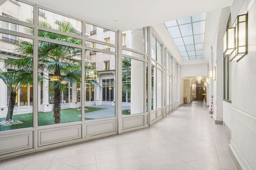 14-18 Rue Volney, Paris à louer - Photo de l’immeuble – Image 2 sur 7