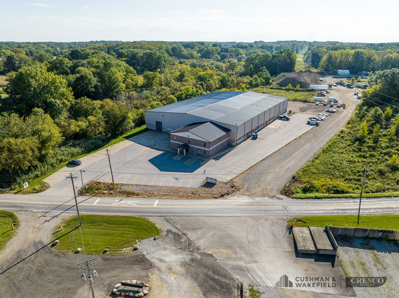 2565 Pressler Rd, Akron, OH à vendre - Photo de l’immeuble – Image 1 sur 6