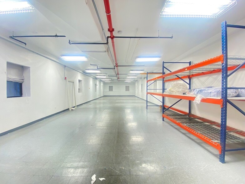 38-26 30th St, Long Island City, NY à louer - Photo de l’immeuble – Image 3 sur 8