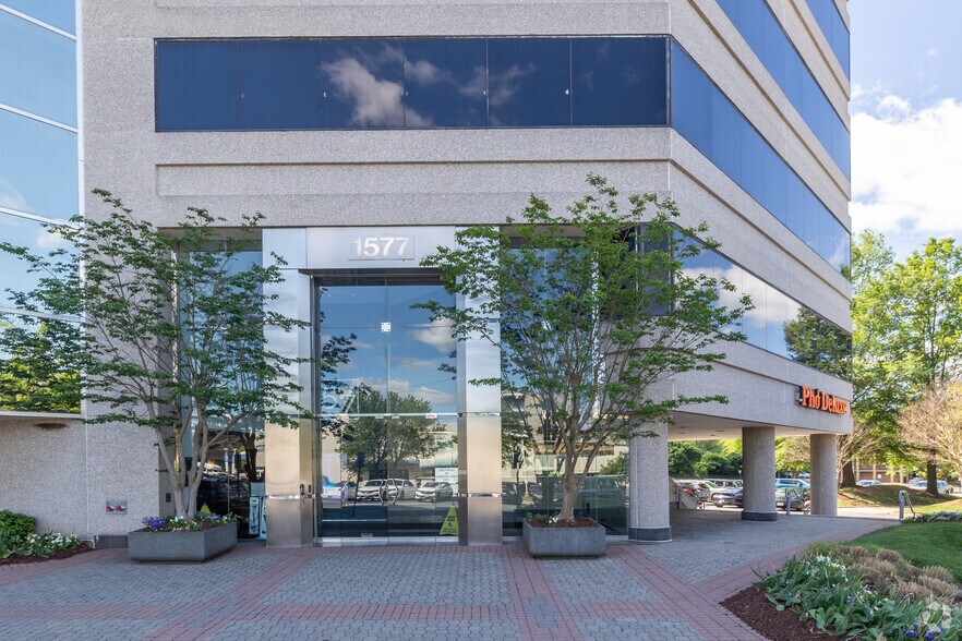 1577 Spring Hill Rd, Vienna, VA à louer - Photo intérieure – Image 3 sur 11