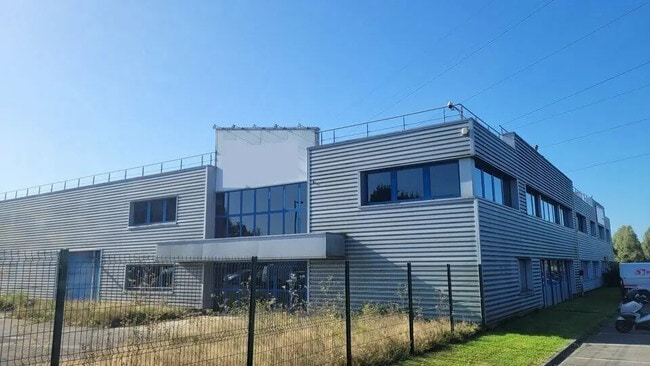 Plus de détails pour Local d'activités à louer