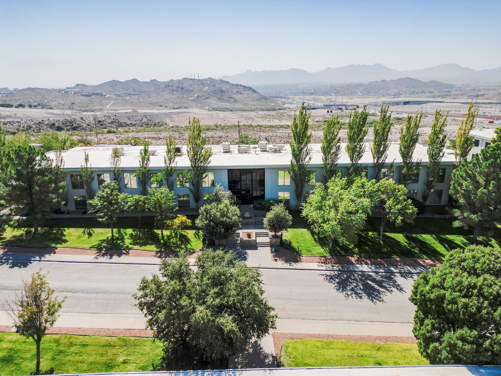 4110 Rio Bravo Dr, El Paso, TX à louer Photo de l’immeuble– Image 1 sur 3