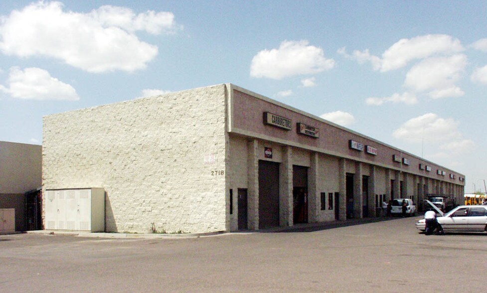2718 W McDowell Rd, Phoenix, AZ à louer - Photo de l’immeuble – Image 2 sur 3