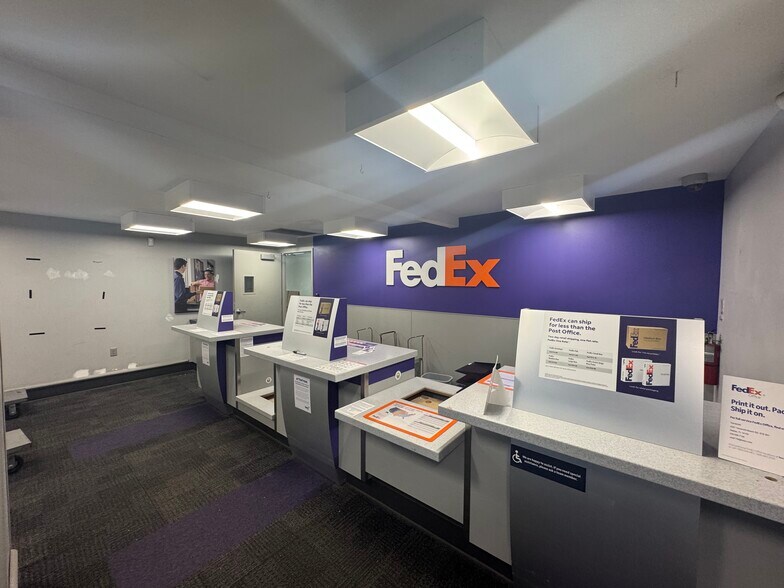 3885 Mercantile Ave, Naples, FL à vendre - Photo intérieure – Image 3 sur 7