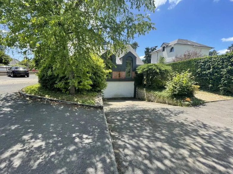 Local commercial dans Bois-Guillaume à vendre - Photo de l’immeuble – Image 3 sur 7