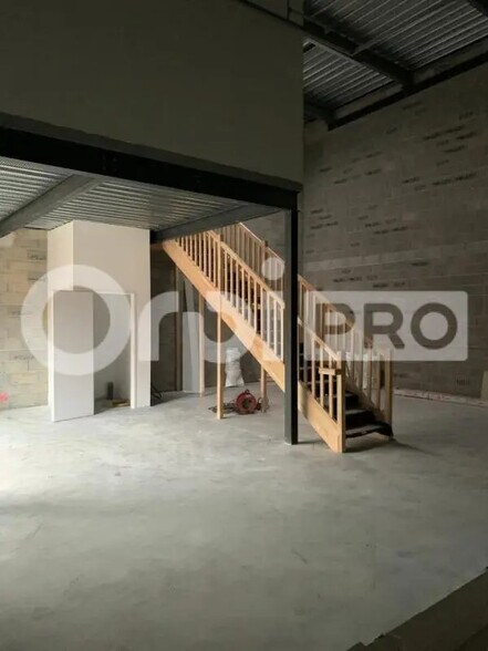 Local d’activités dans Le Haillan à louer - Photo de l’immeuble – Image 3 sur 11