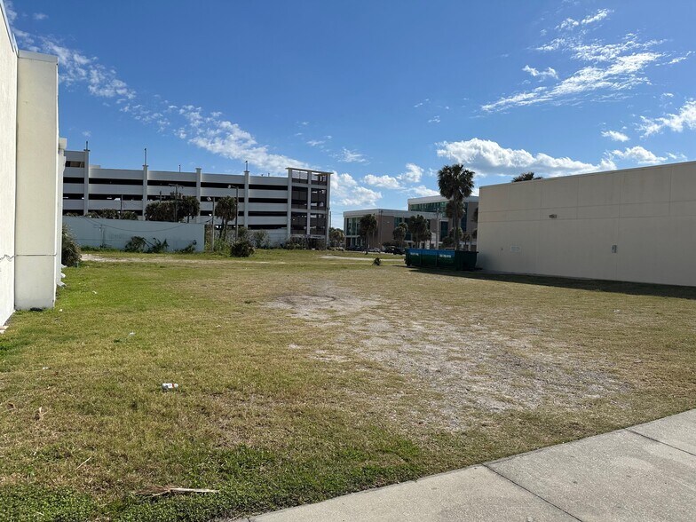 537 N Atlantic & 600 Seabreeze Blvd Ave, Daytona Beach, FL à louer - Photo de l’immeuble – Image 2 sur 2