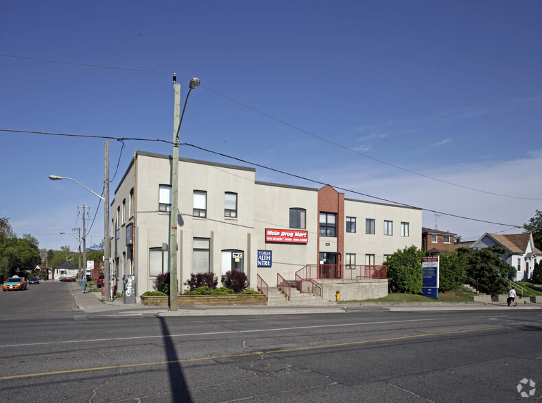 521-523 Victoria Park Ave, Toronto, ON à louer - Photo principale – Image 1 sur 2