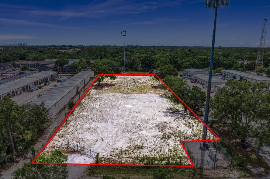 9400 Lazy Ln, Tampa, FL à louer - Photo de l’immeuble – Image 2 sur 34