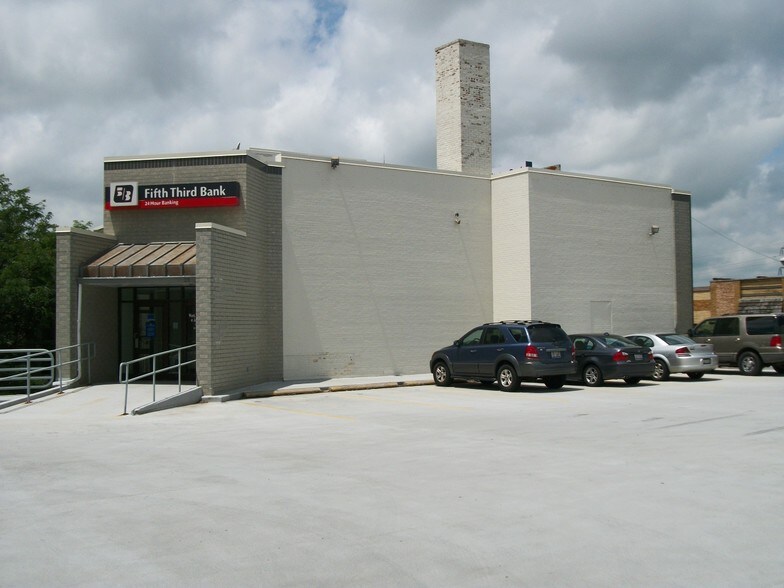 102 S Galena Ave, Dixon, IL à louer - Photo de l’immeuble – Image 2 sur 35