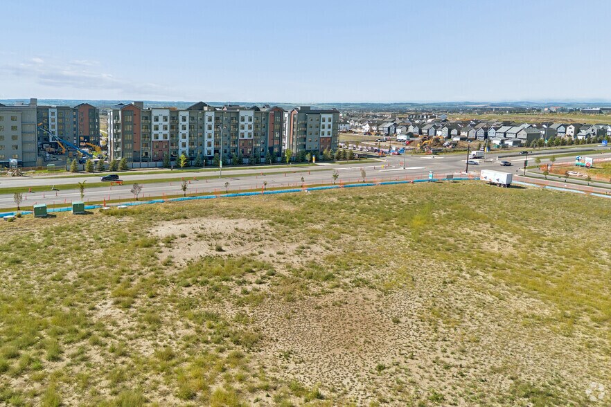 62 Mercado St SE, Calgary, AB à louer - Photo de l’immeuble – Image 1 sur 6