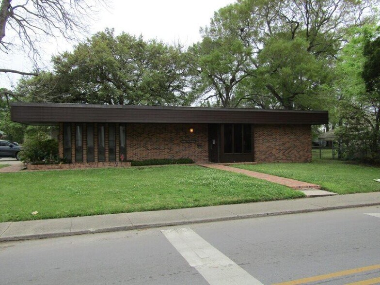 301 Julia St, New Iberia, LA à louer - Photo principale – Image 1 sur 14