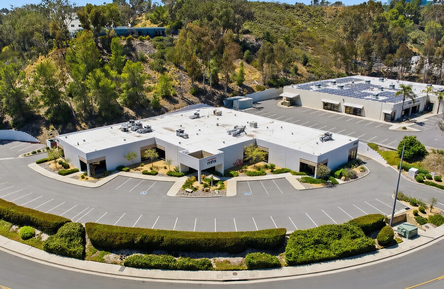 4660 Viewridge Ave, San Diego, CA à louer - Photo principale – Image 1 sur 3