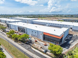 Plus de détails pour 311 Racetrack Loop, Pompano Beach, FL - Industriel/Logistique à louer