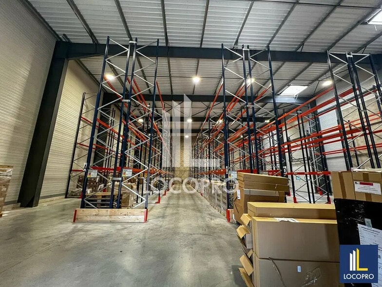 Local d’activités dans Avignon à louer - Photo de l’immeuble – Image 1 sur 6