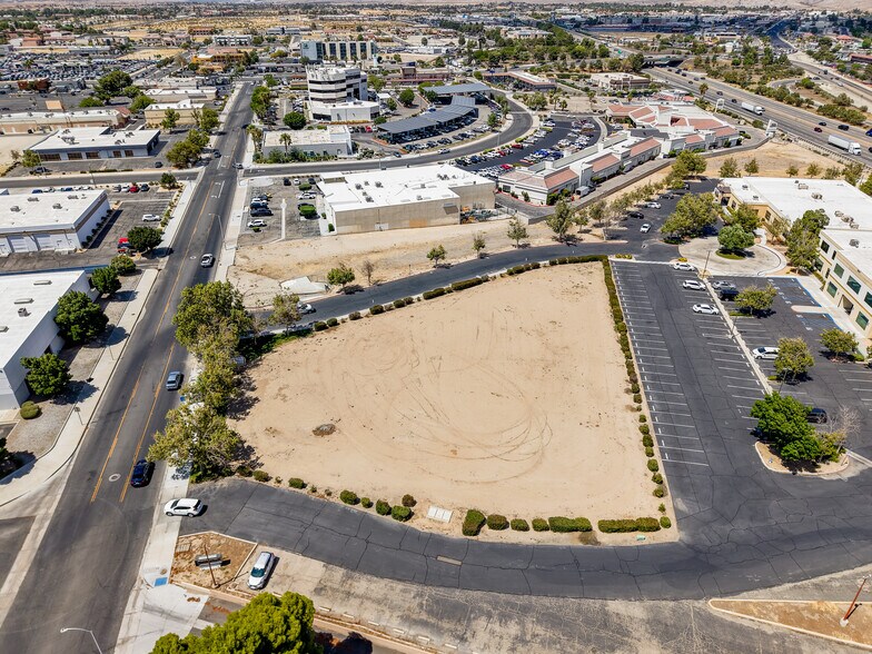 0396-111-39 Park Ave, Victorville, CA à vendre - Photo de l’immeuble – Image 2 sur 9