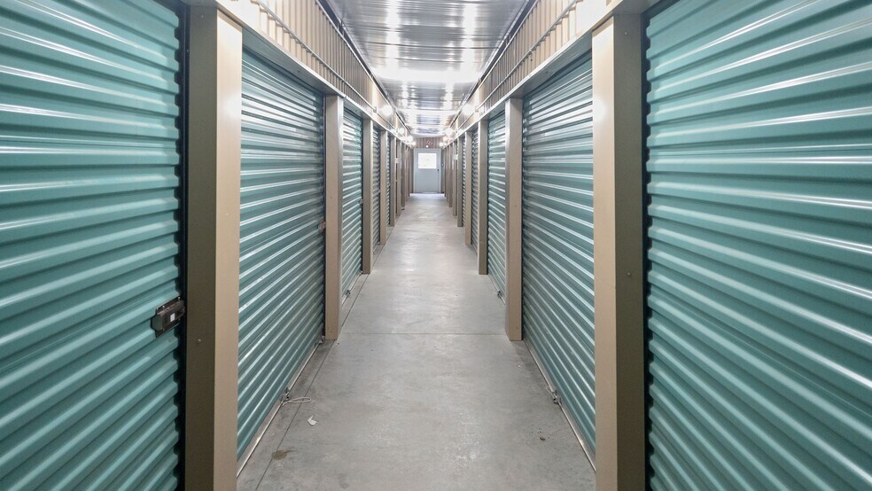 Copper Storage 29-Property SE Portfolio portefeuille de 29 biens à vendre sur LoopNet.fr - Photo de l’immeuble – Image 2 sur 8
