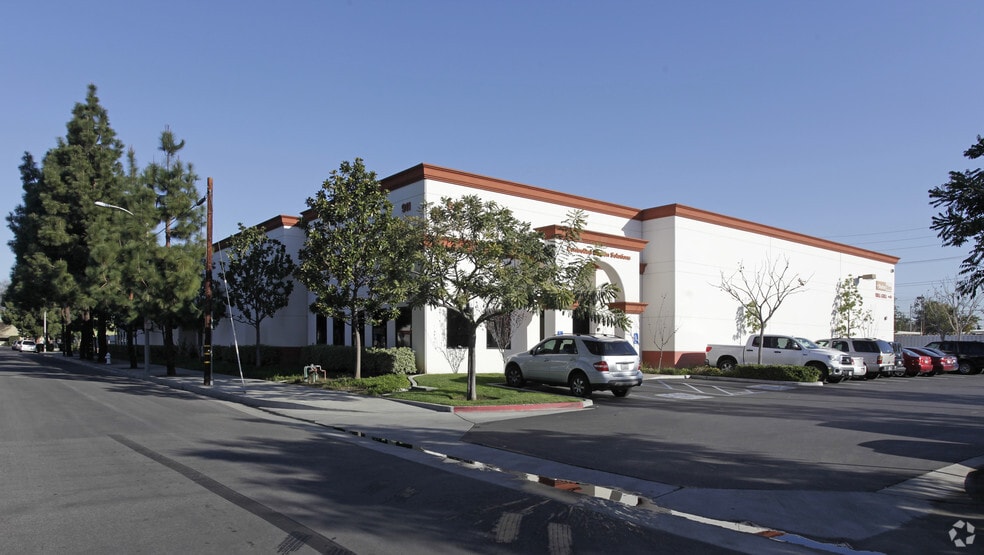 911 Poinsettia St, Santa Ana, CA à vendre - Photo principale – Image 1 sur 7