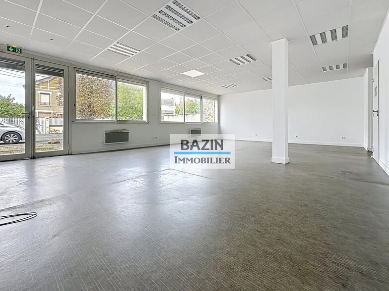 Local commercial dans Sainte-Geneviève-des-Bois à louer - Photo intérieure – Image 2 sur 8