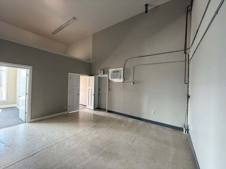 2565 28th St SW, Wyoming, MI à louer - Photo de l’immeuble – Image 2 sur 10