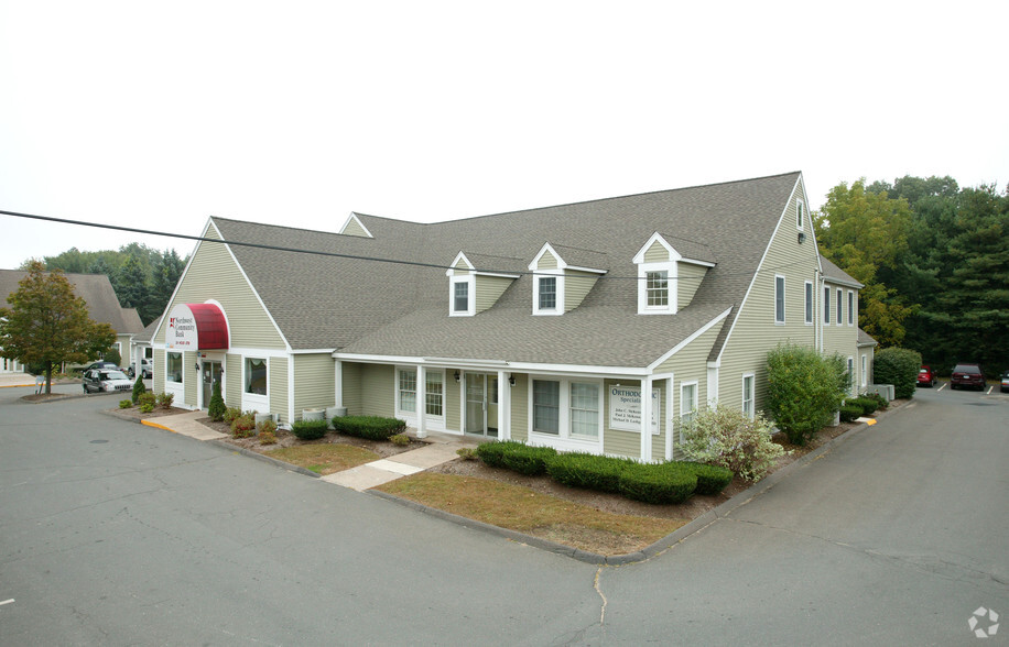 33 Hartford Ave, Granby, CT à louer - Photo de l’immeuble – Image 2 sur 4