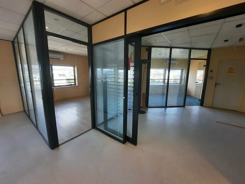 Bureau dans Rouen à louer - Photo de l’immeuble – Image 3 sur 16