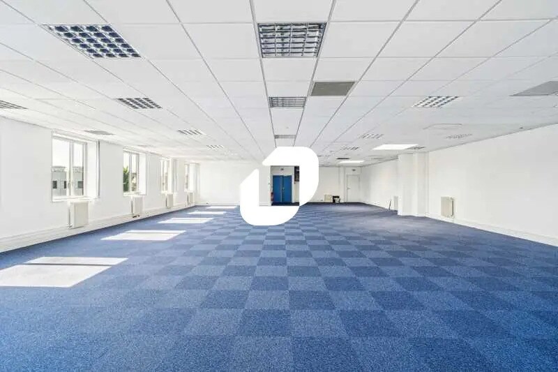 Local d’activités dans Villepinte à louer - Photo de l’immeuble – Image 3 sur 14