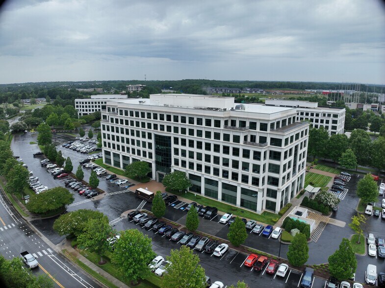 3701 Arco Corporate Dr, Charlotte, NC à louer – Image 2 sur 26