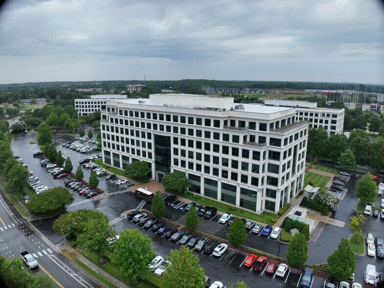 3701 Arco Corporate Dr, Charlotte, NC à louer – Image 2 sur 26