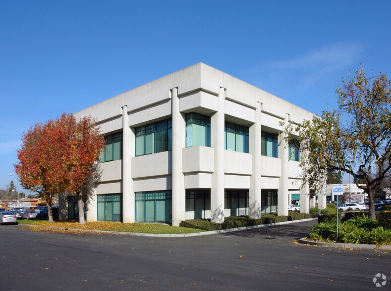 20401 Stevens Creek Blvd, Cupertino, CA à louer - Photo principale – Image 1 sur 4