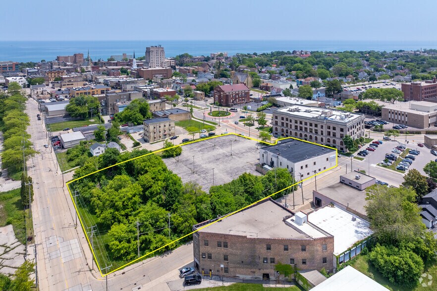816 6th St, Racine, WI à vendre - Aérien – Image 1 sur 22