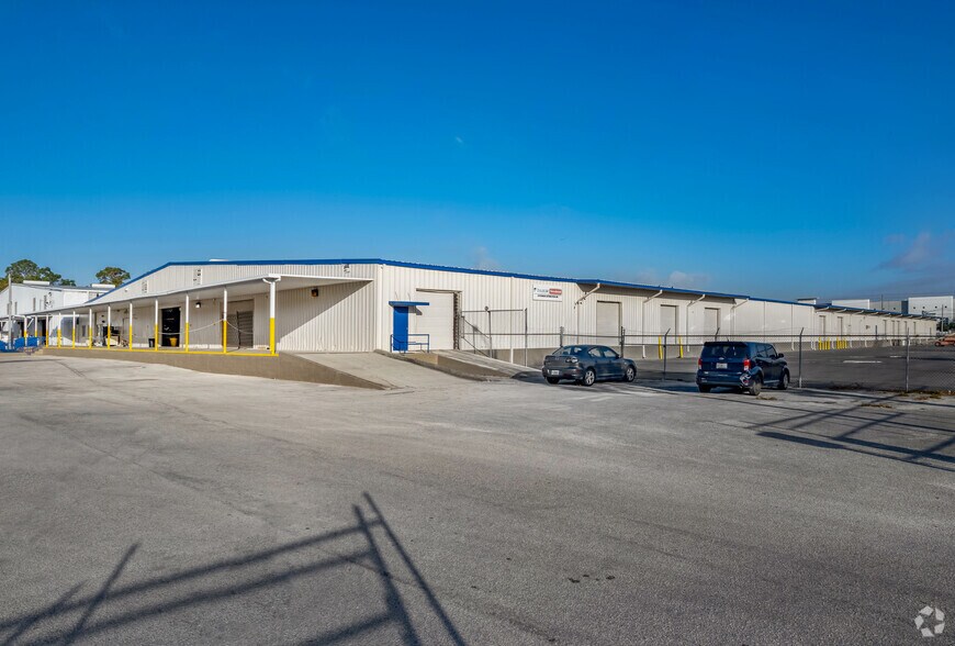 13200 Automobile Blvd, Clearwater, FL à louer - Photo principale – Image 1 sur 6