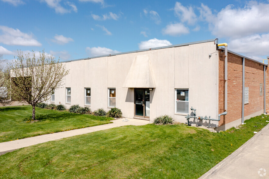 1540-1544 W Wrightwood Ct, Addison, IL à louer - Photo de l’immeuble – Image 3 sur 5